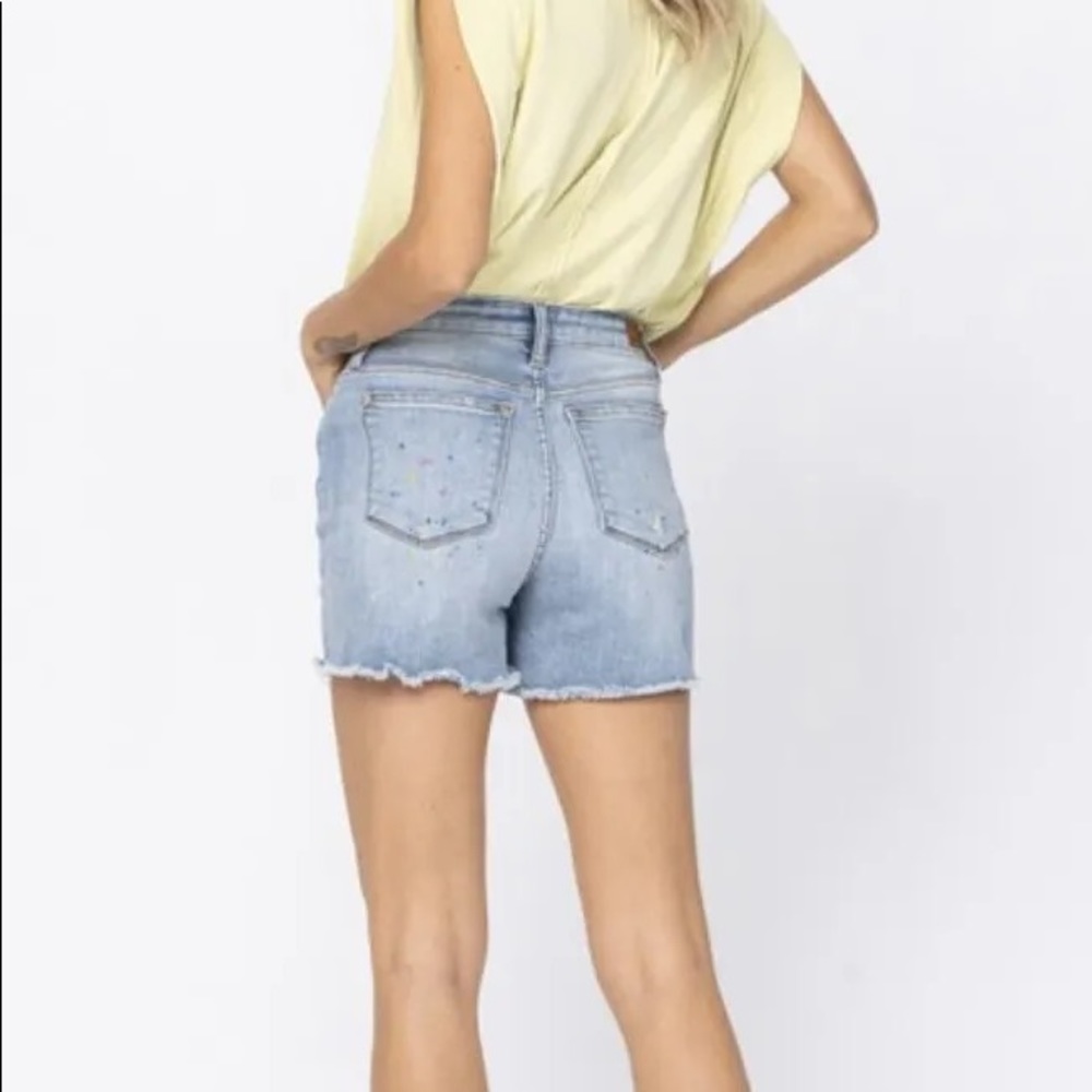 JUDY BLUE- Rainbow Paint Splatter Destroyed Shorts